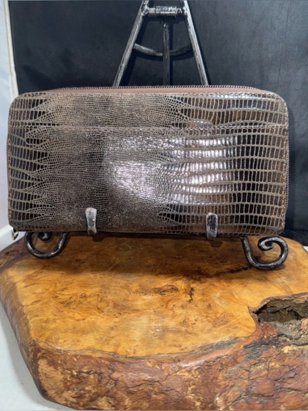 Gorgeous Ladies Diana Sanabria Snake Skin Design Leather Zip Around Wallet